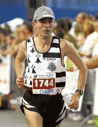 2010 Montreal International Marathon, Canada.
Finish line at Montreal Olympic Stadium (1976 Summer Olympics).
2015 La Rochelle Marathon, France. 